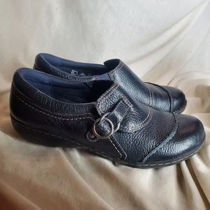 Womens Clark's Navy Blue Flat Leather Loafers Buckle Accent Size 8.5 Regular